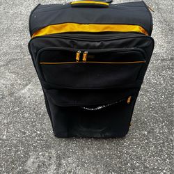 Lucas large rolling suitcase