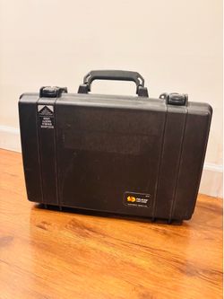 Pelican 1490 Protector Laptop Case w/ Foam (Black)
