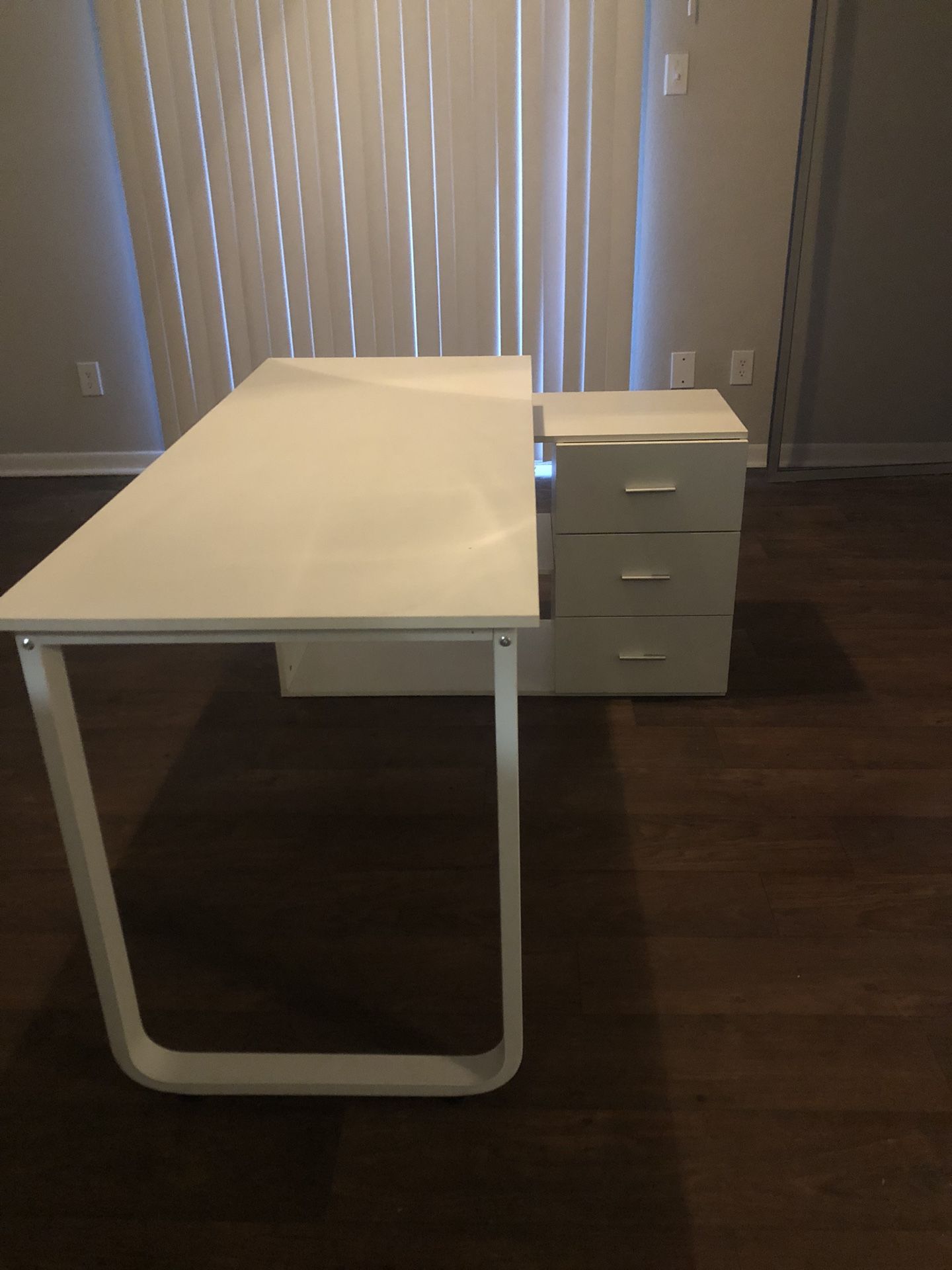 Wayfair White Desk for Sale in Houston, TX OfferUp