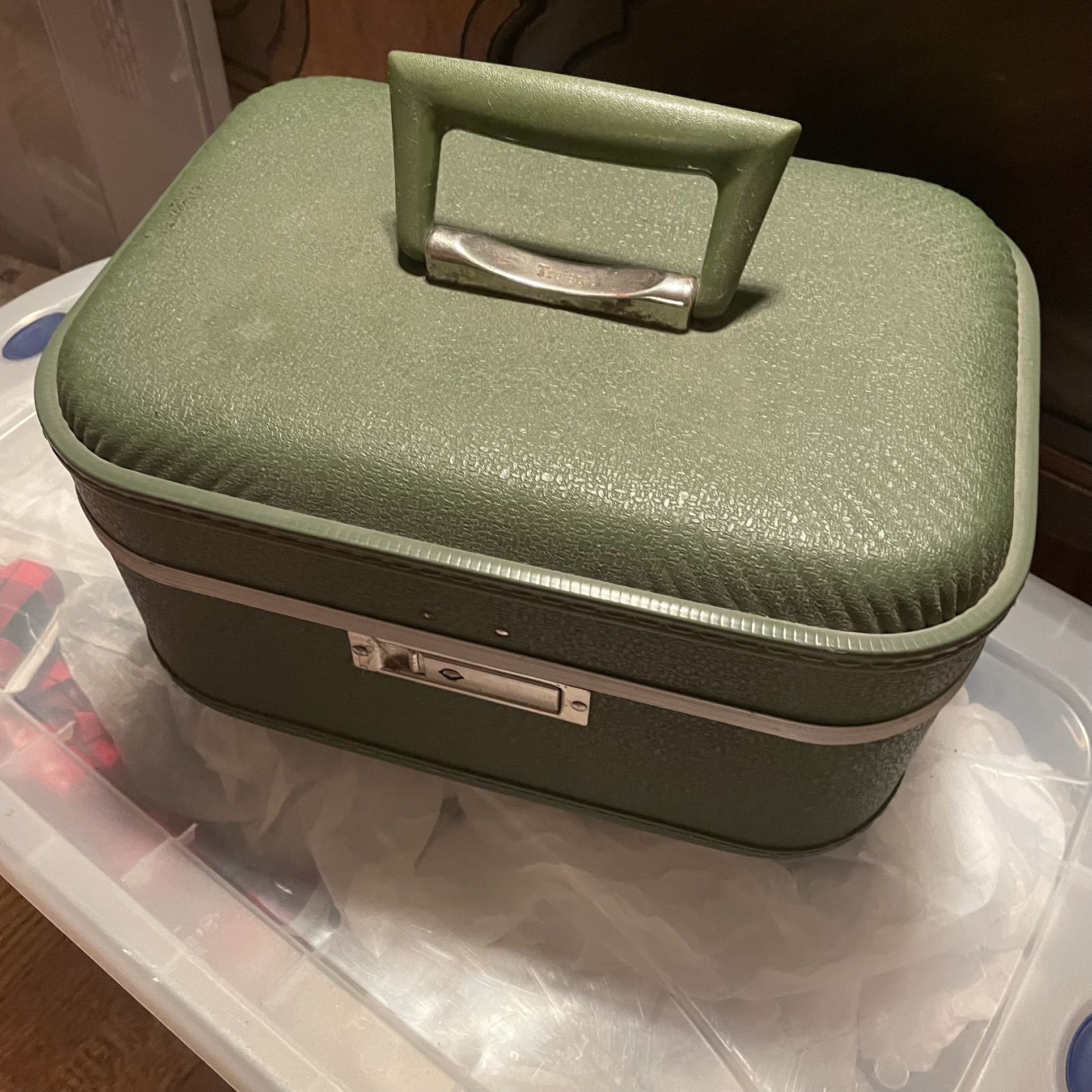 Vintage Trojan Luggage Green Hard Sided Train Case Overnight