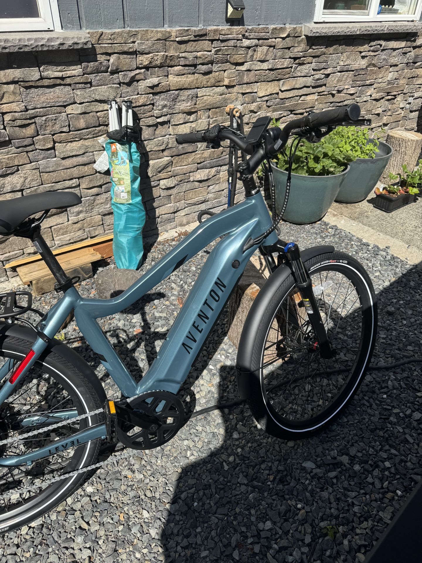 BRAND NEW Aventon level 2 E-bike
