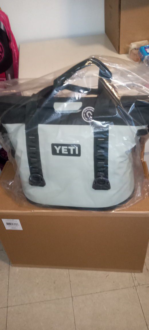 M30 Yeti Cooler Bag 