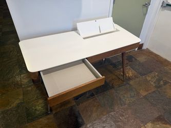 Naver AK1330 Danish Modern Desk by Nissen & Gehl – White Corian