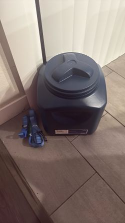 Dog container with dog collar