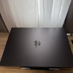 Apple - MacBook Pro 16" Laptop - M3 Max chip Built for Apple Intelligence - 36GB Memory - 30-core GPU - 1TB SSD - Space Black