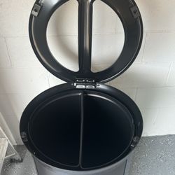 Rubbermaid Metal Trash can