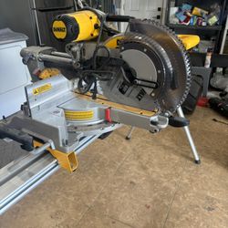 Dewalt DWS780 compound miter saw  W/XPS