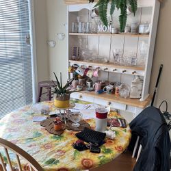 Dinette Set With Baker Rack