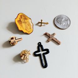 Set of 6 Vintage Religious Lapel Pins  Brooches &  Necklace Pendant Charms. 2 Angel Pins, 2 Cross Pins and 2 Cross Necklace Bracelet Pendants Charms. 