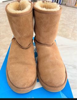 Brand new Uggs for women/kid size 5