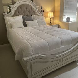 Queen Size Bedroom Set With 2 Night Stands And Mattress Included 
