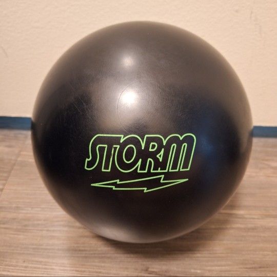 Storm Pitch Black Solid Urethane Bowling Ball 14lbs. Two handed bowler