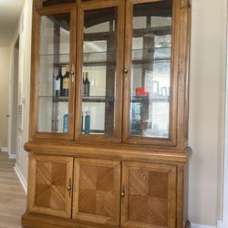 Solid Oak Display Cabinet with Built-In Light & Storage – Excellent Condition