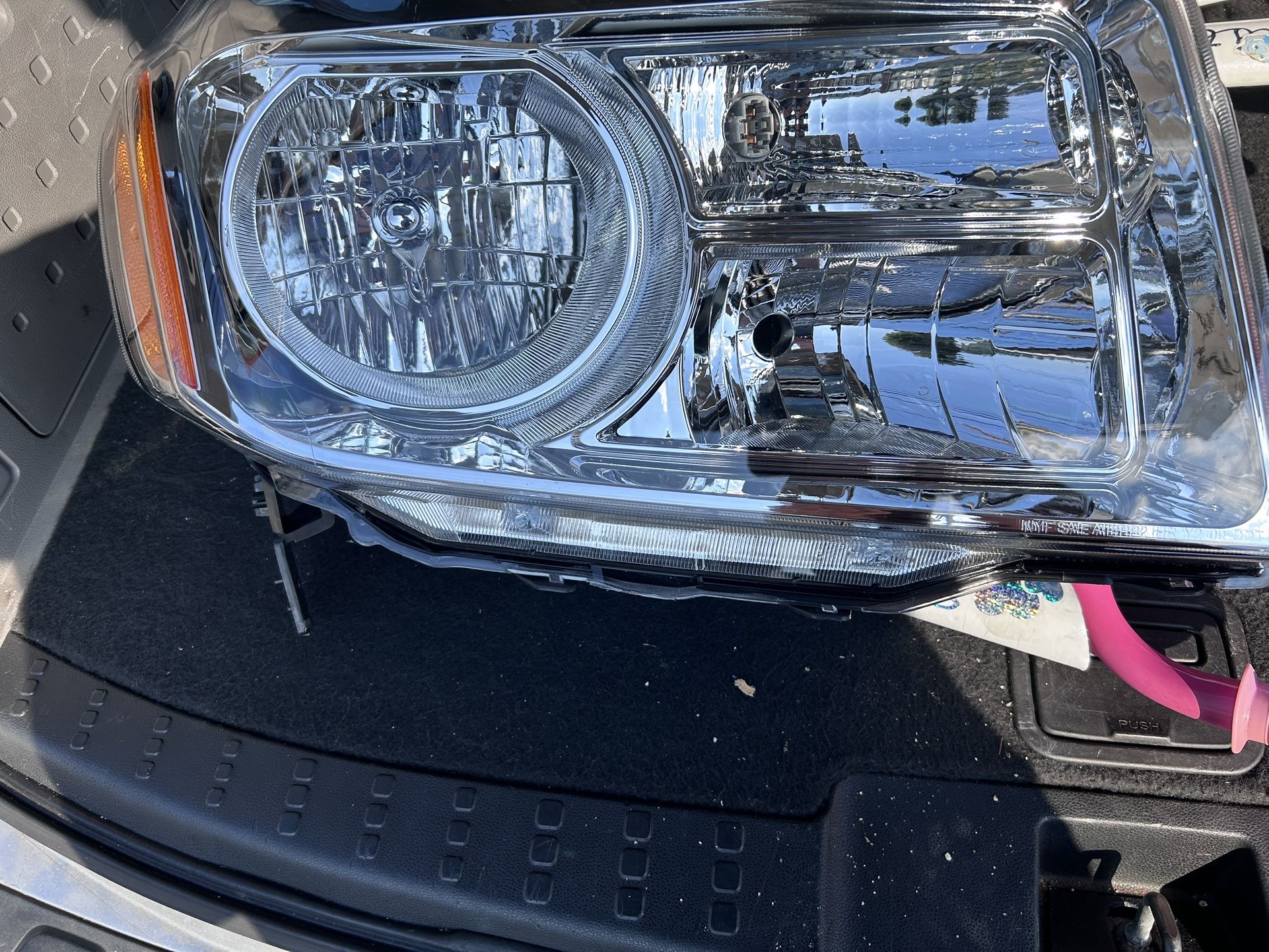 Honda Pilot 2008-2015 Headlight Passenger Side 