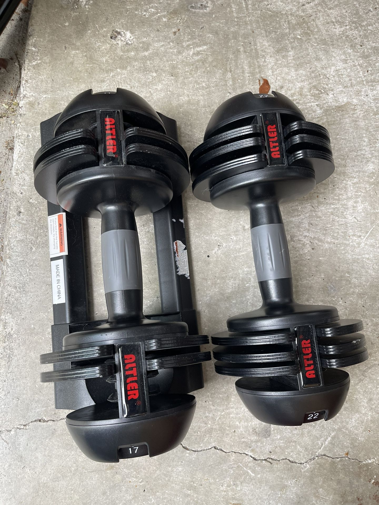 Altler Adjustable Dumbbell (1 Set Of 22LBS And 1 Set Of 17LBS) $50 Firm On Price