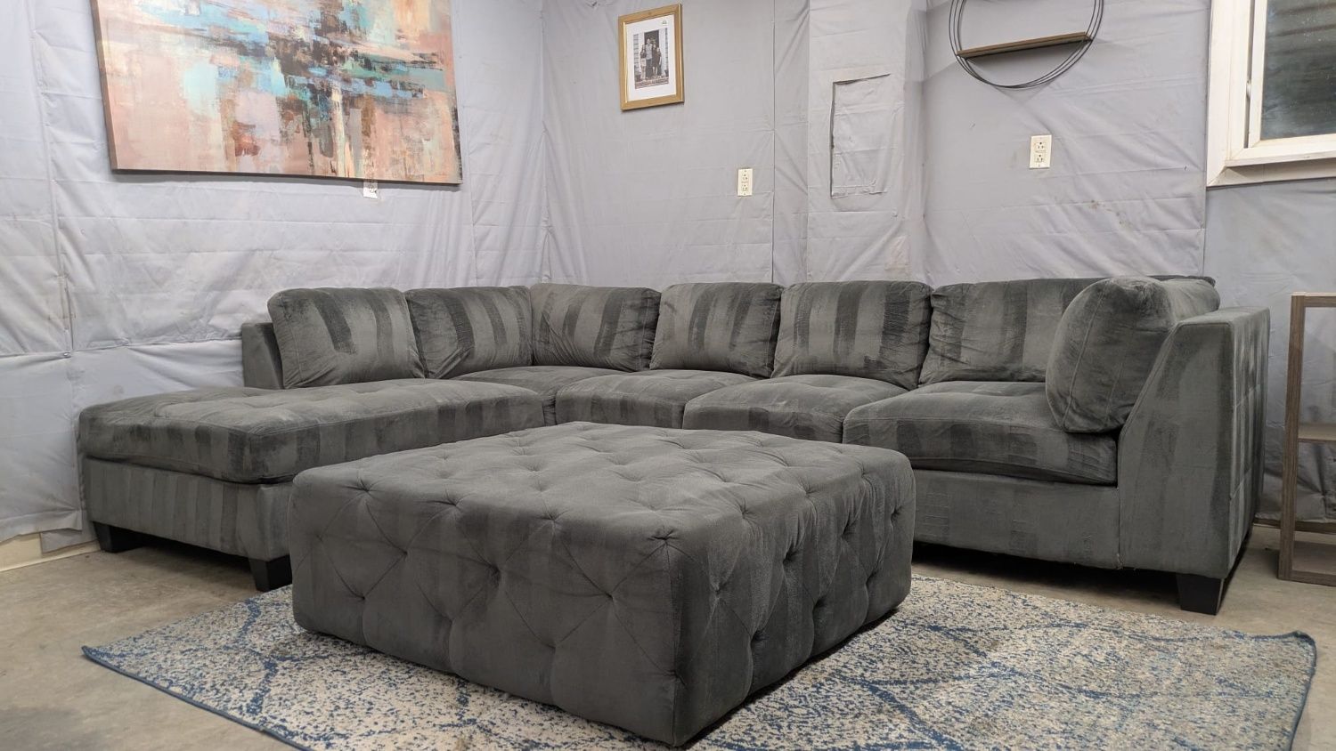 🛋️💥 Gray VCF Sectional With Ottoman! 💥 Free Delivery And Financing Available!