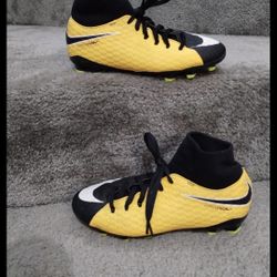 Kids Soccer Cleats Size 5.5
