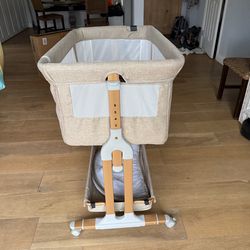 Bassinet  like New