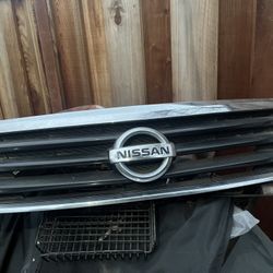 Nissan Altima Grill And Emblem