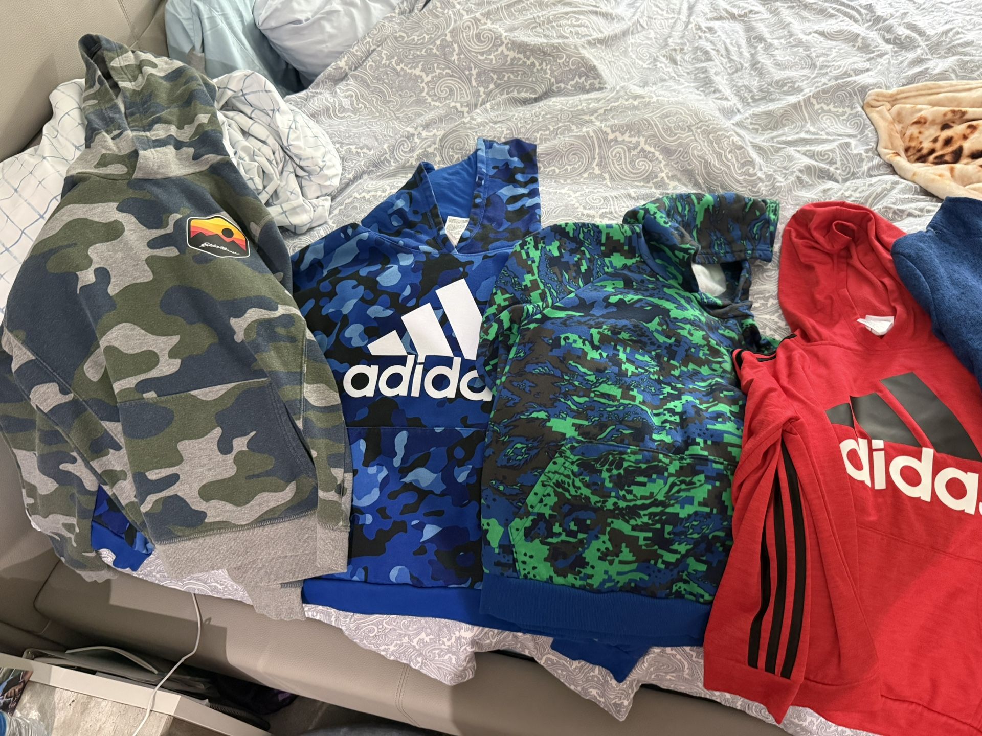 4 Boys 14-16 L Like New