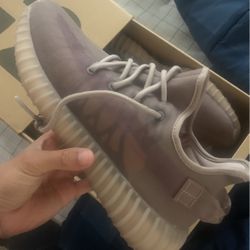 Yeezy 350  V2 Mono Mist Size 9.5