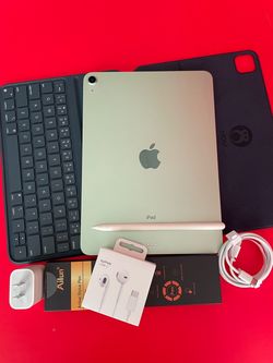 Apple IPad Air 4th Generation (10.9” Liquid Retina/ 2020 Model) 64GB with keyboard case, stylus pen & Accessories