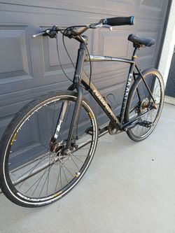 Diamondback Haanjo Metro 6061-T6  aluminum frame w/ mechanical disk brakes , carbon fiber look, gray w/copper components , unique road bike, ready for