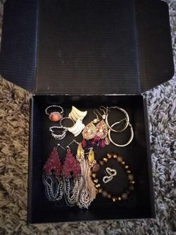 Women's jewelry, only for pick up