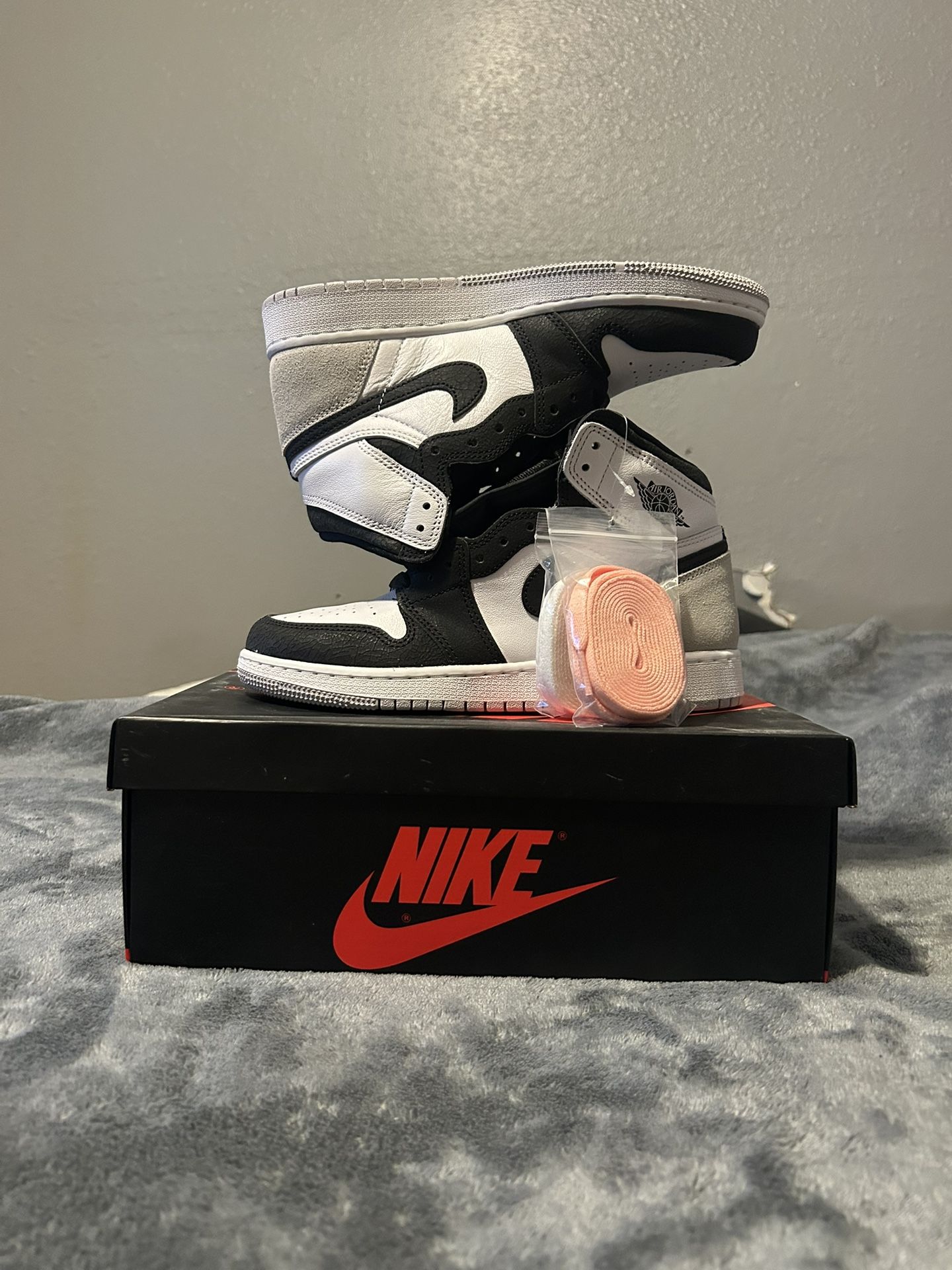 Jordan 1 High Bleached Coral DS size 6y