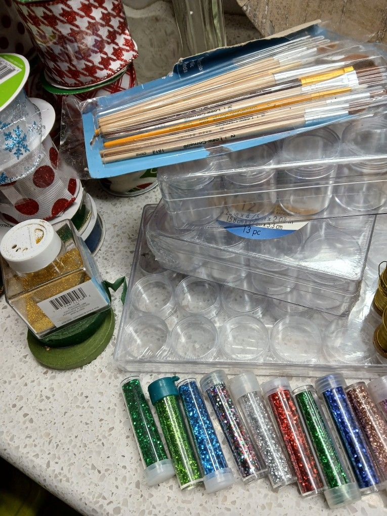 ARTS & CRAFTS SUPPLIES