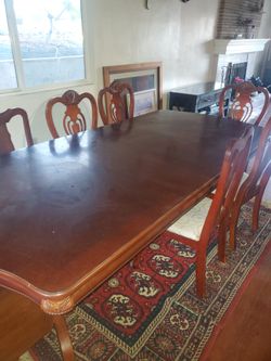 Mahogany Queen Anne dining table
