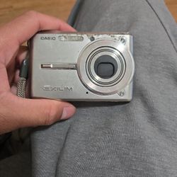 Casio Exilim Exs600 3x Optical Zoom6.0 Mp Silver Digital Camera