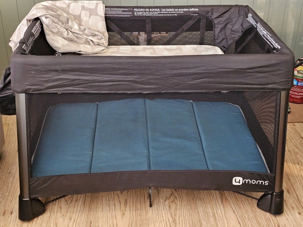 4 Moms Pack And Play With 4moms Sheets