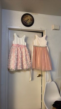 Hermosos vestidos  👗. $15 cada vestido. Precio firme.
