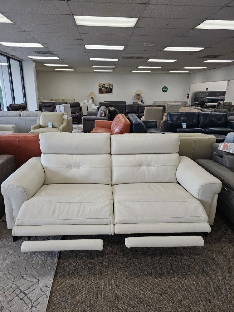 Leather Sofa w/ 2 power recliners  - Jazlo