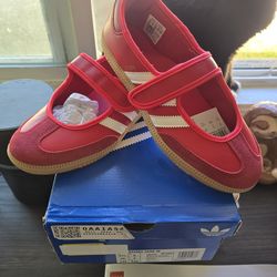 Women Samba Jane Red Size 6 1/2