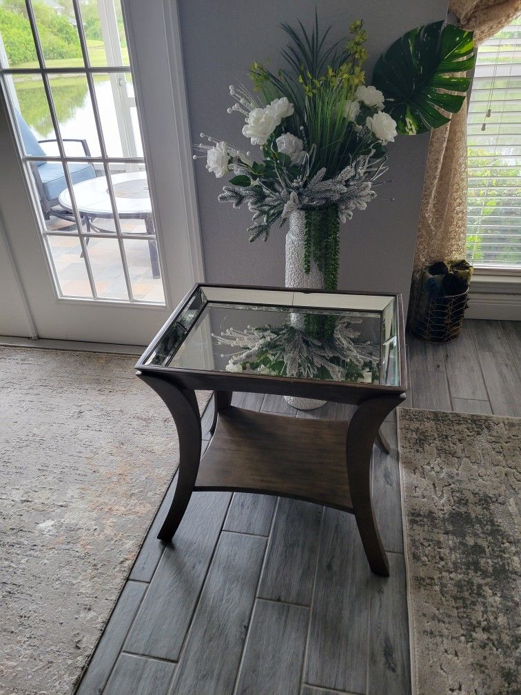 2 Night stand table