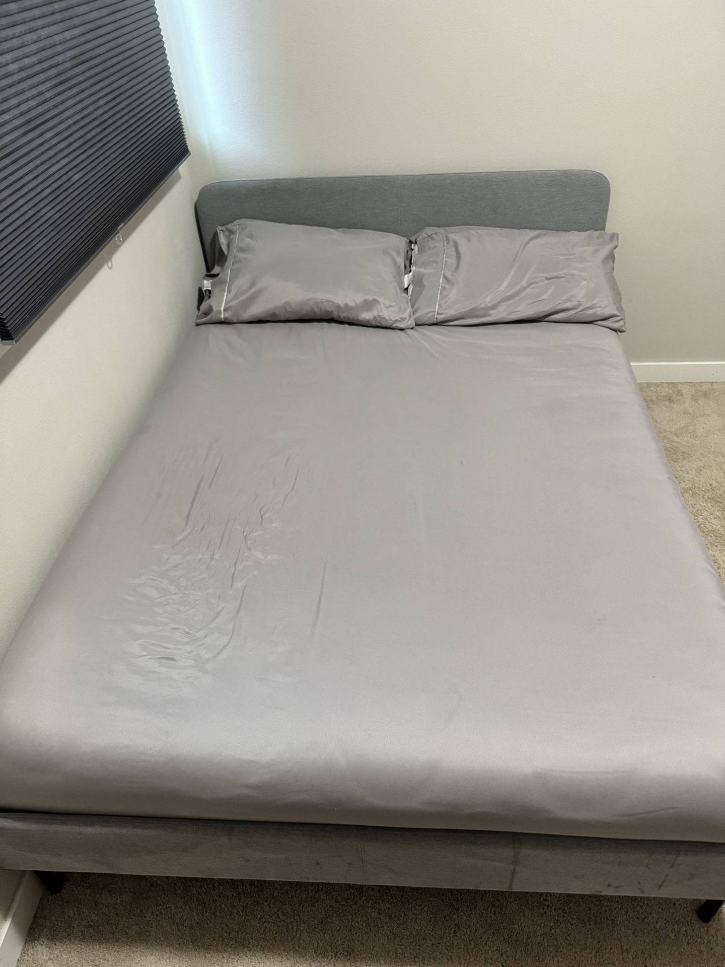 Full Bed Mattress / Dresser / Mirror