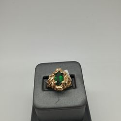 14KT YELLOW GOLD LADIES RING WITH GREEN STONE 