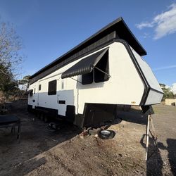 1993 Vintage Trailer air  5 wheel