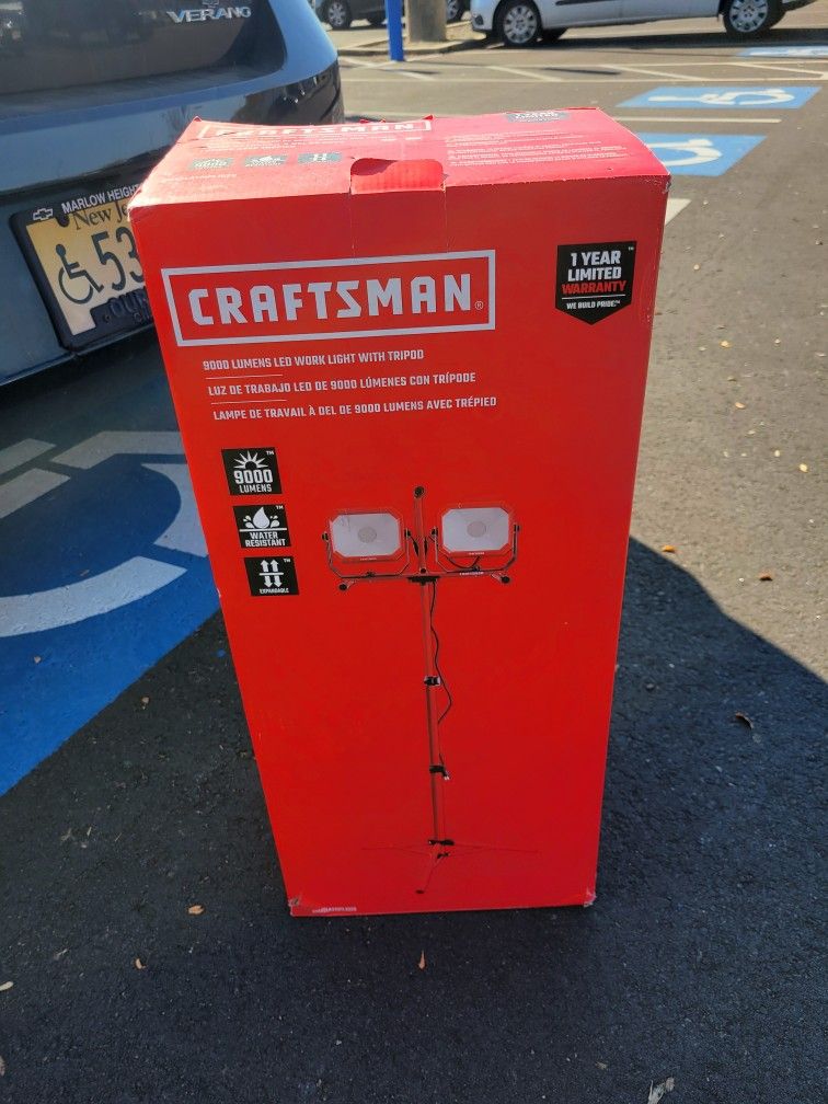Craftsmen 9000 Lumens Stand Up Work Light