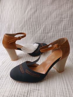 Sandalias de tacon grueso,  nuevos
