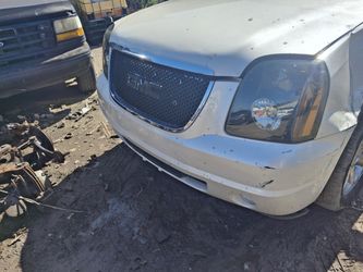 GMC Denali 2011 FOR PARTS