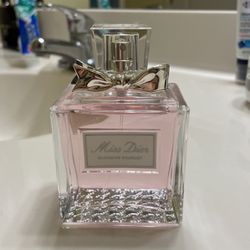 Miss Dior “Blooming Bouquet”