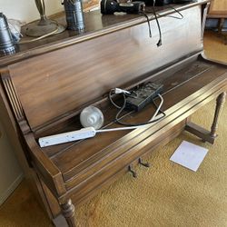 Old Piano —FREE BUT MUST HAUL AWAY