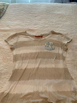 Elle size small t-shirt