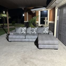 Beautiful modern grey l sectional in great condition super comfy asking 550