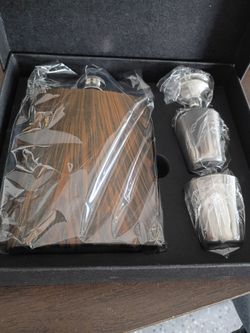 SoBoho 8oz Flask & Shot Glasses Set-NEW