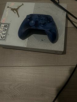 Xbox 1 S works great controller only works with batteries