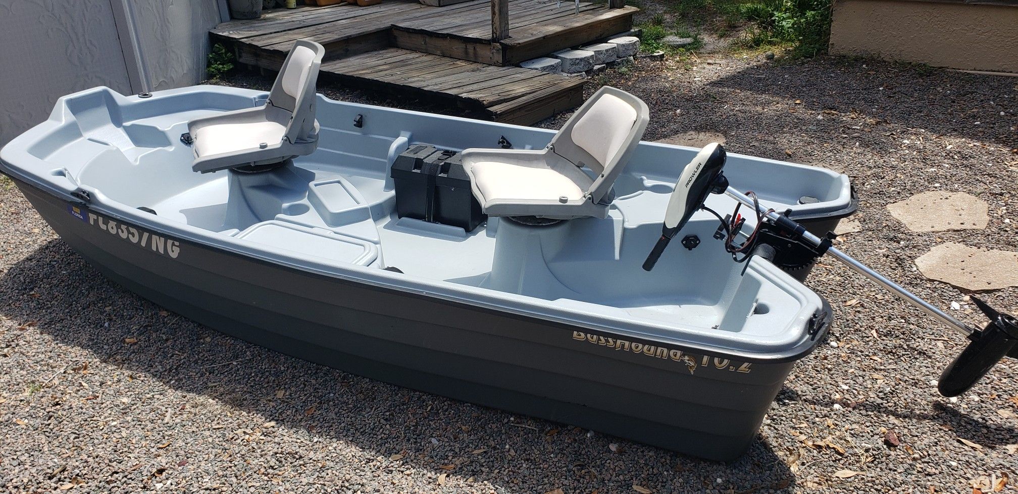 Bass hound 10.2 sun dolphin jon boat for Sale in Plant City, FL OfferUp